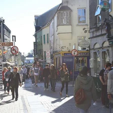 Latin Quarter Cosy *